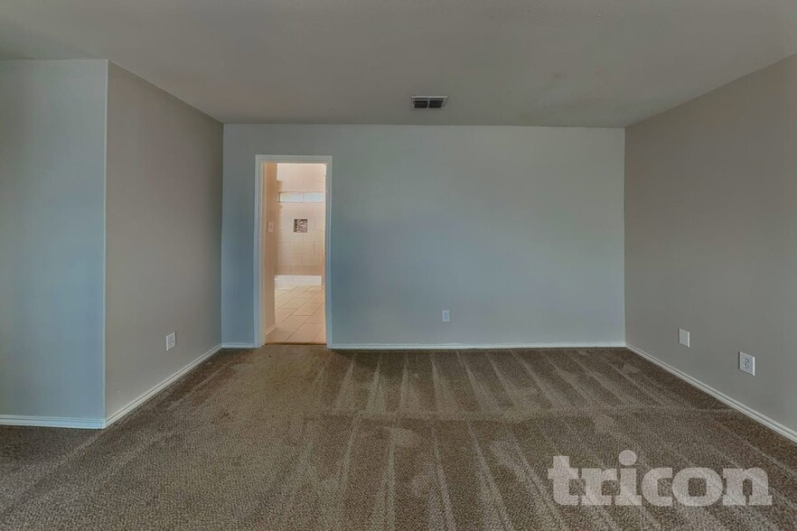Building Photo - 10411 Trotters Bay