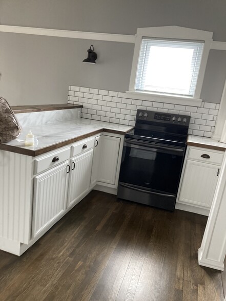 Kitchen area - 1150 Washington Blvd