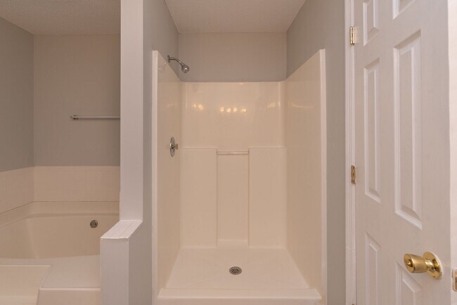 Building Photo - Updated 3 BR/2 BA - 10 Minutes From Gate 5 @ Ft. Gordon