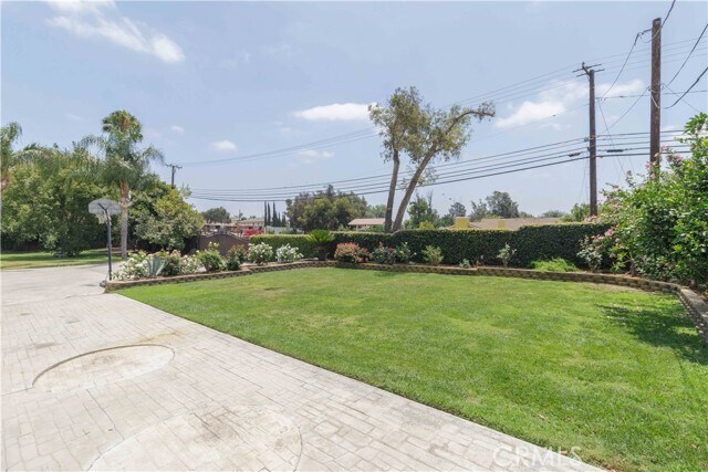 Building Photo - 10249 Jurupa Rd