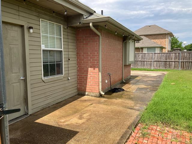 Building Photo - 3711 Blossom Dr