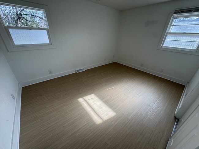 Building Photo - 1014 S Rosalie Ave