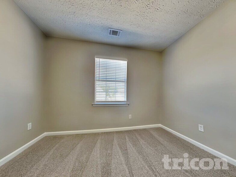 Building Photo - 11906 Fairway Overlook