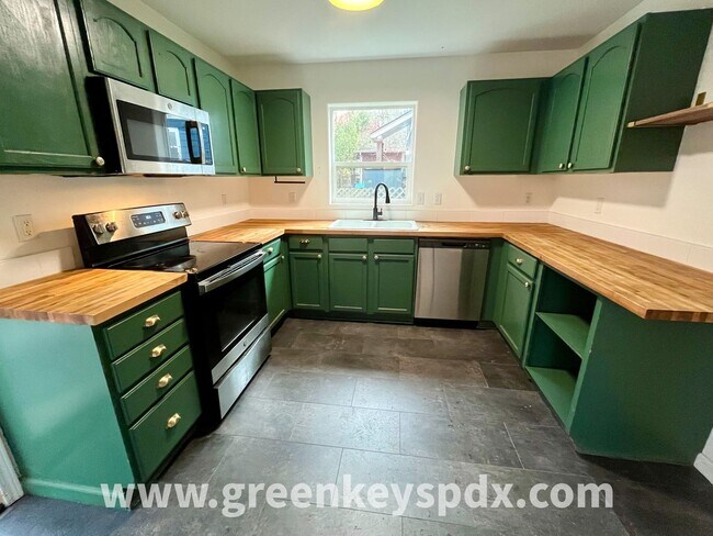 Building Photo - 3-Bedroom, 1.5-Bathroom House near Kenton Park, Off-Street Parking, Fenced Yard, Washer and Dryer