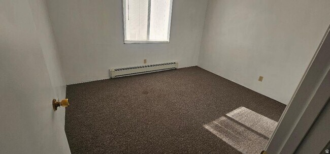 Building Photo - 165 W 250 N