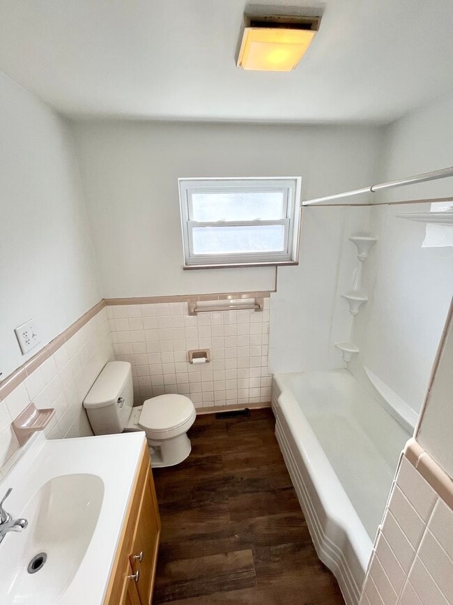 Building Photo - Cozy 2 Bedrm/1 Bath Home in Dunbar! Covered Front Porch. Double Pane Windows.