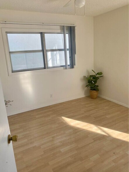 Building Photo - 5323 Hermitage Ave