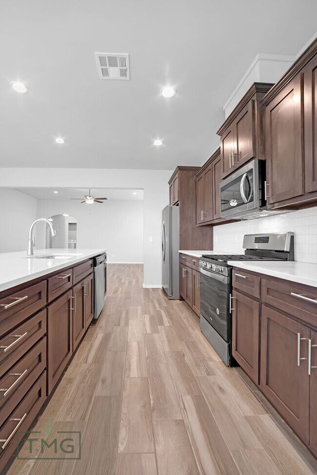 Building Photo - Move In Specials! Lincoln: Your New Home in Owasso with Modern Elegance