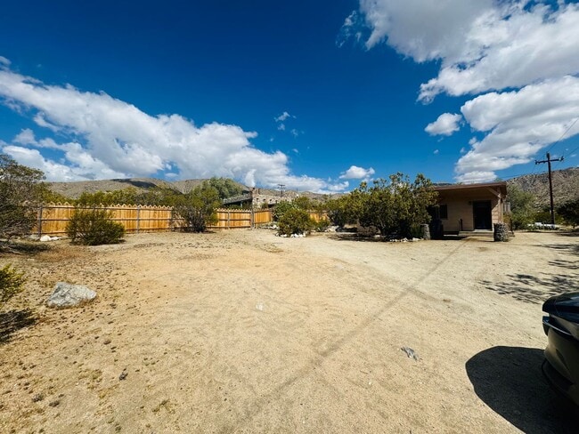 Building Photo - Clean and Lovely 2 Bedroom 1 Bathroom