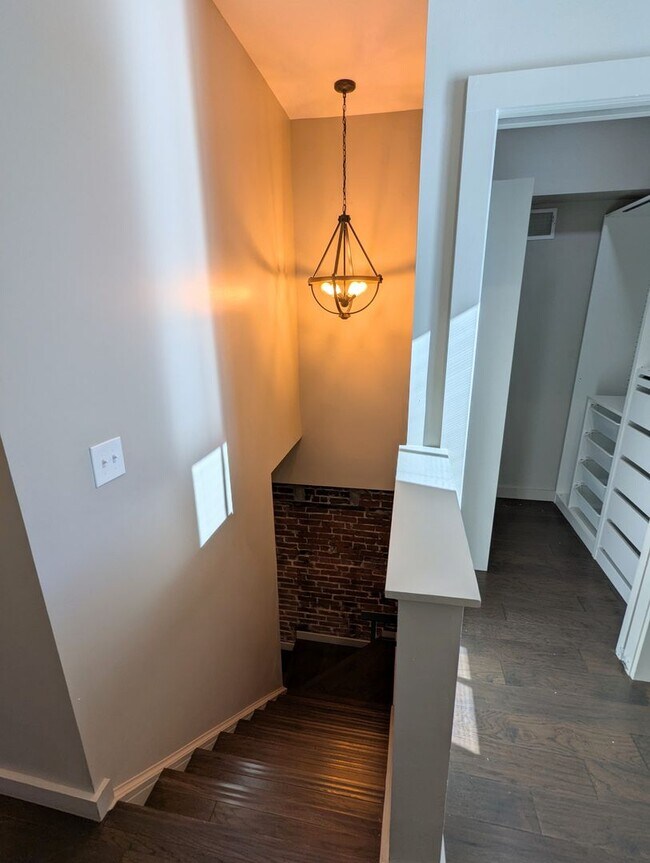 Building Photo - 3 Bedroom 2 Bathroom Single Family Home (L...