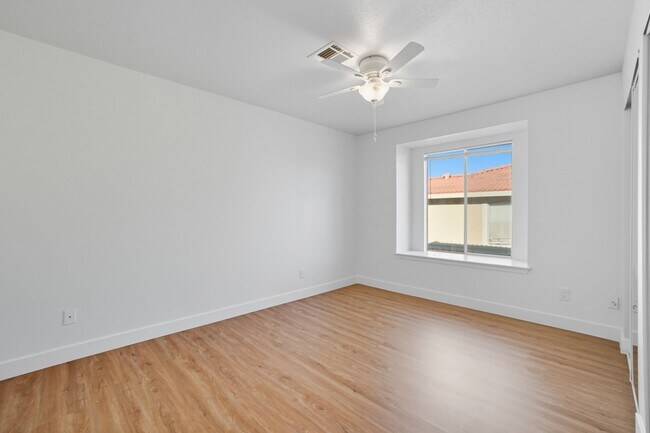 Building Photo - Stylish Summerlin-Area 2 Bedroom Condo wit...
