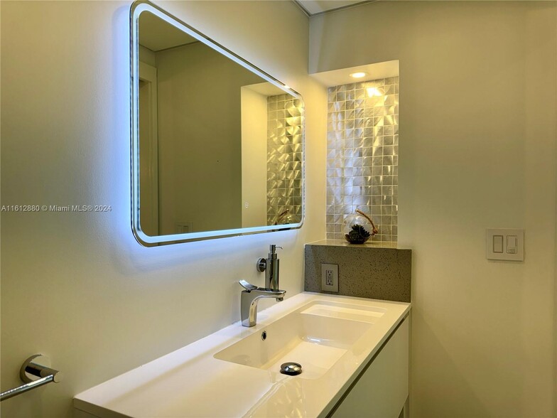 Building Photo - 3001 S Ocean Dr