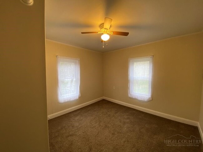 Building Photo - 11 E 5th St