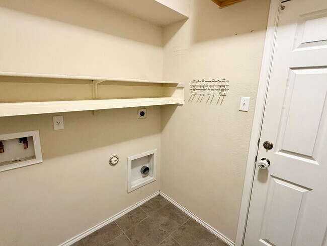Building Photo - 6628 La Sol Ln