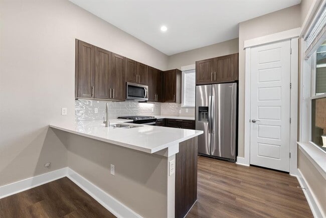 Building Photo - 1702 Cedar Bend Dr