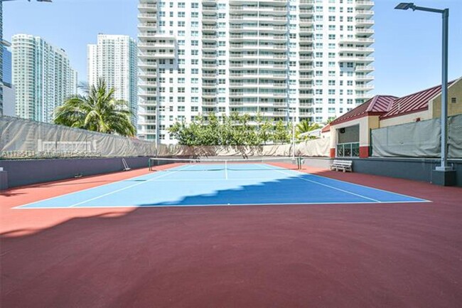 Building Photo - 1155 Brickell Bay Dr