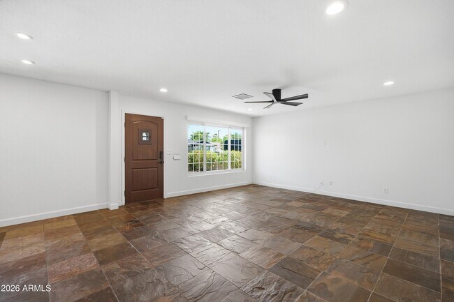 Building Photo - 8307 E Clarendon Ave