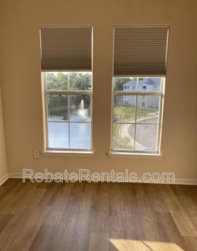 Building Photo - 8290 Gate Pkwy W