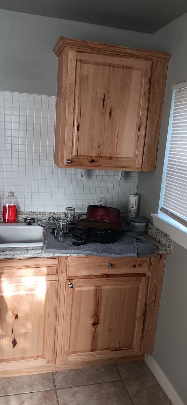 Building Photo - 548 E Woodrow St