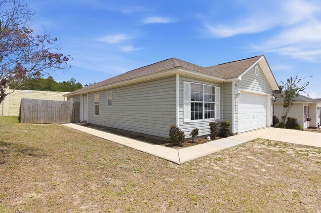 Building Photo - 3 Bedroom in Crestview!!