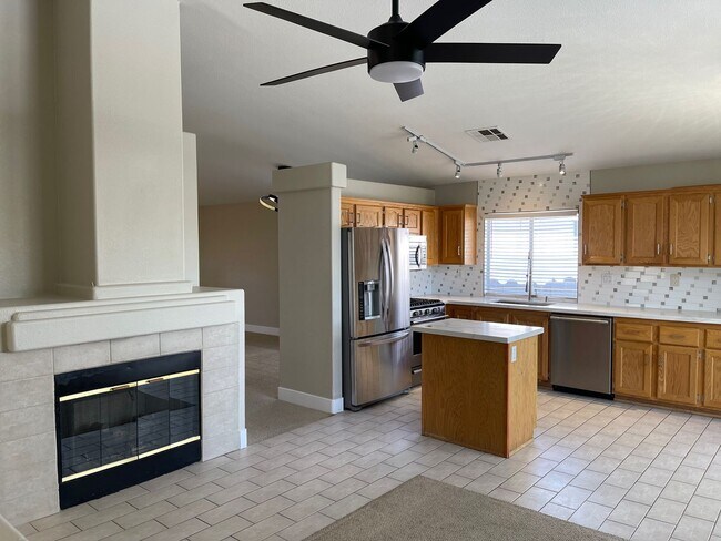 Building Photo - **GORGEOUS & MODEL PERFECT GREEN VALLEY 3 ...