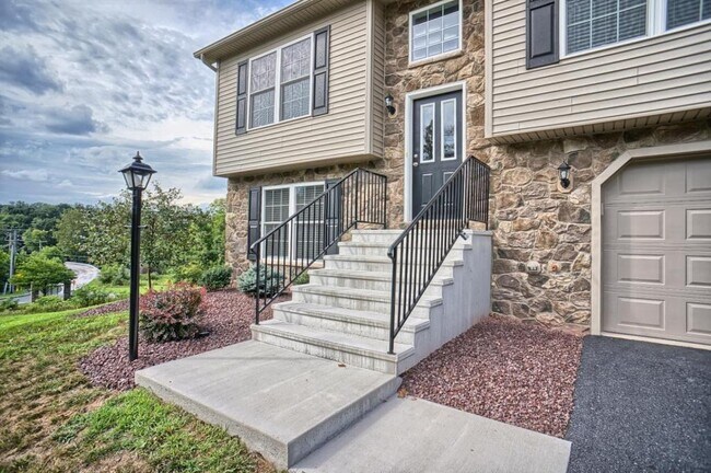 Building Photo - 654 Cornhill Rd.
