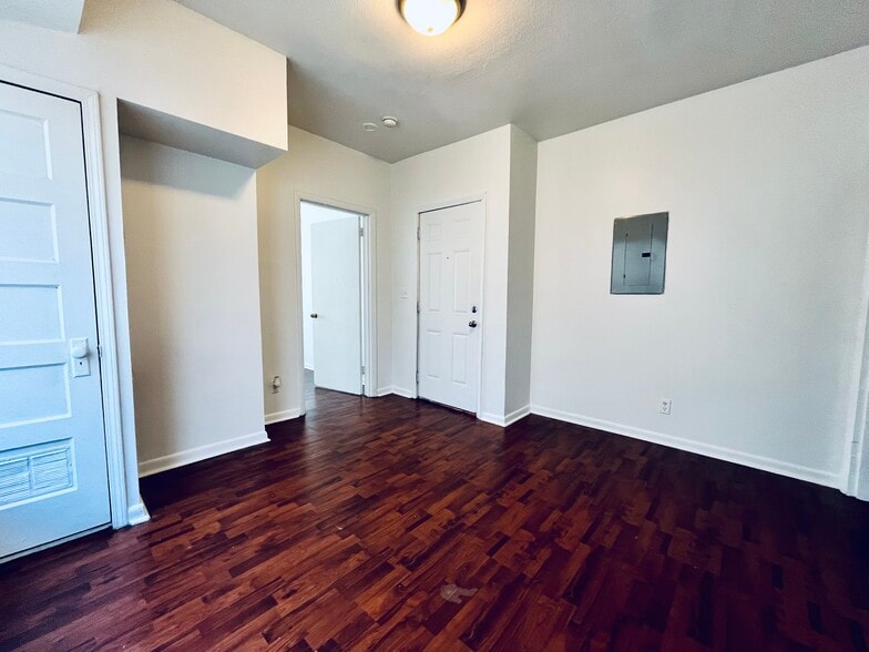 Building Photo - 307 Woodbine St