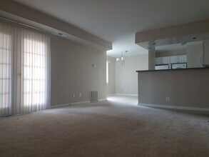 Building Photo - 2500 Markham Ln