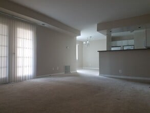 Building Photo - 2500 Markham Ln
