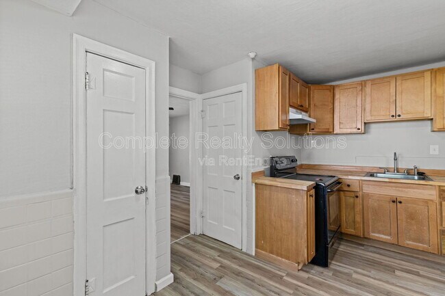 Building Photo - 7120 Greenhaven Dr