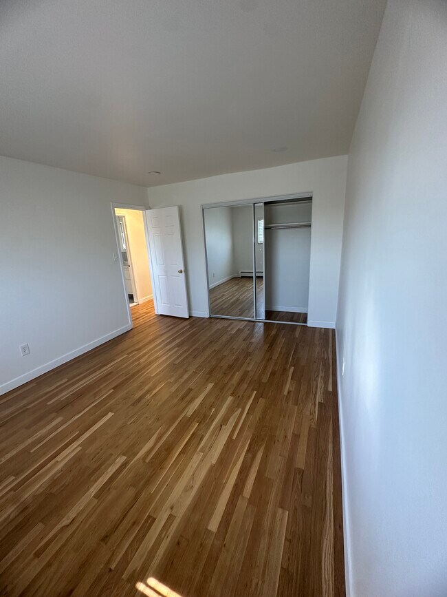 Building Photo - 100 W Hickory Grove Rd