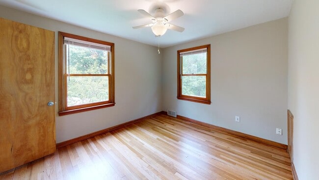 Building Photo - Great Location - Available August 1st