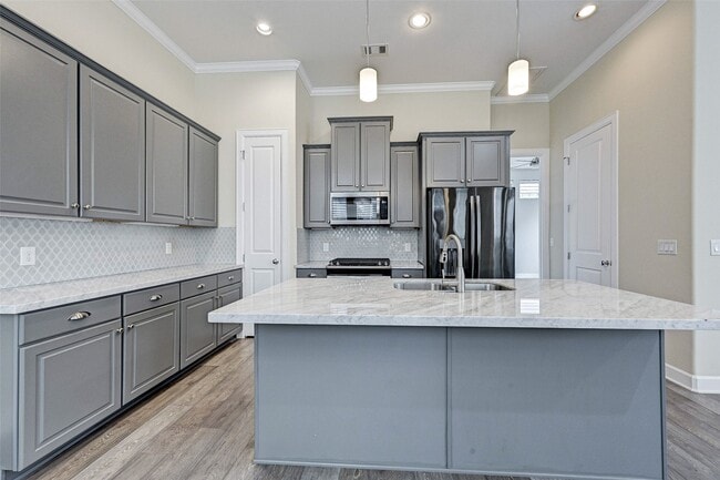 Building Photo - 2113 Naomi St