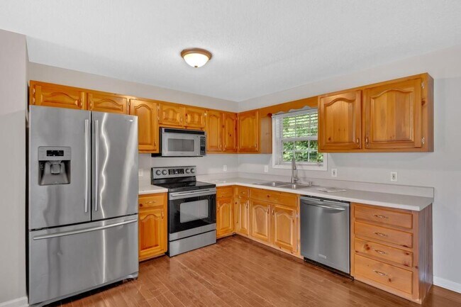 Building Photo - 227 Valley Crest Dr