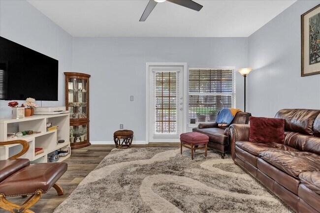 Building Photo - 2320 Gracy Farms Ln
