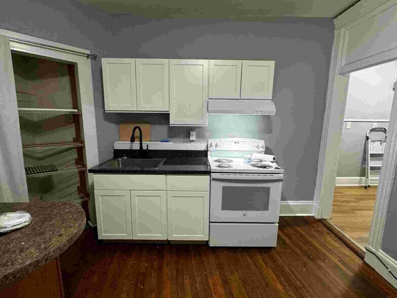 Building Photo - 882 Huntington Ave