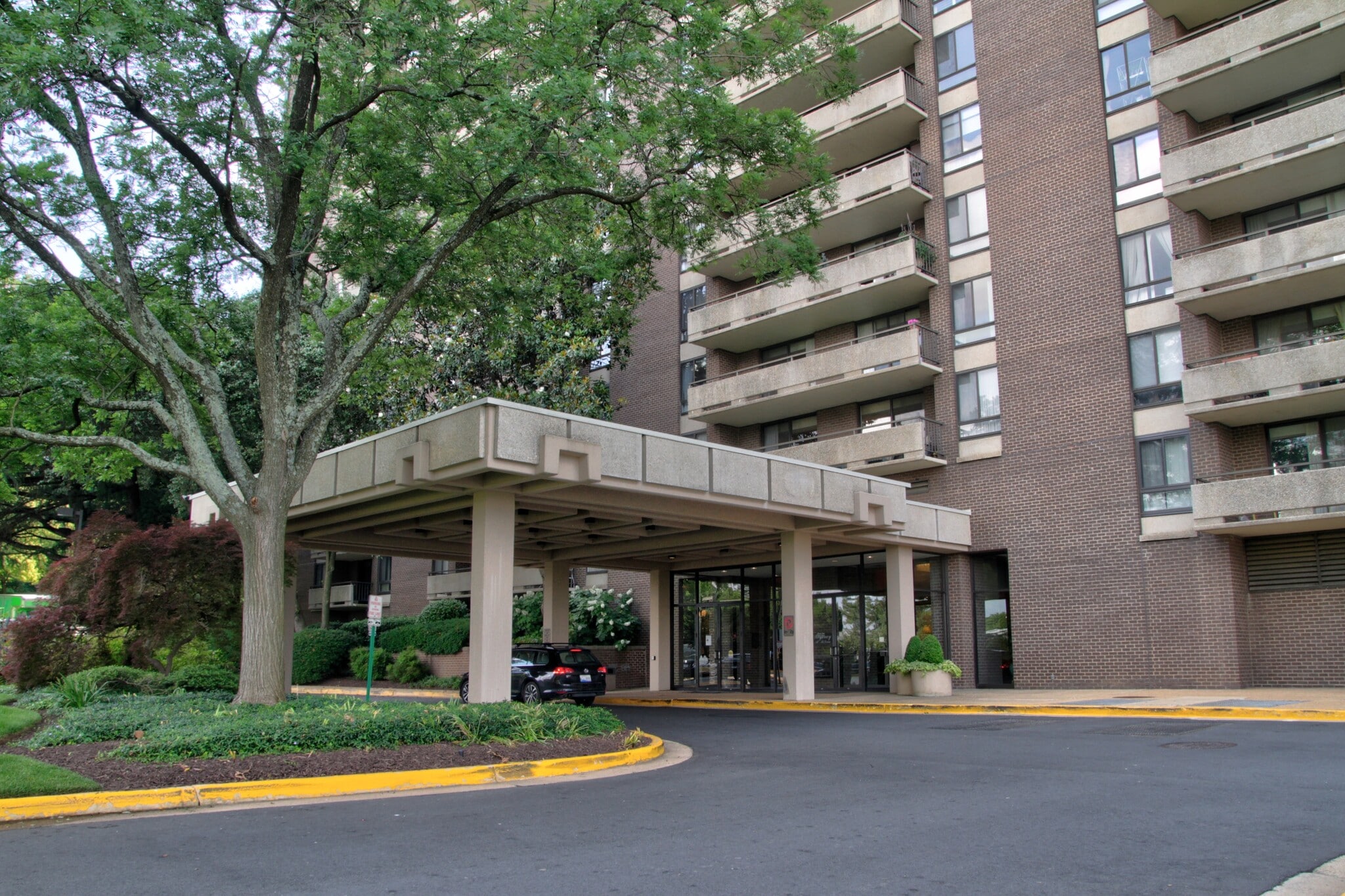 Building Photo - 1800 Old Meadow Rd