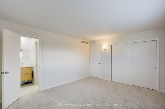 Building Photo - Evolve Real Estate: Exceptional Location! Remodeled 4-Bed Greenwood Village Home Walkable to Cher...