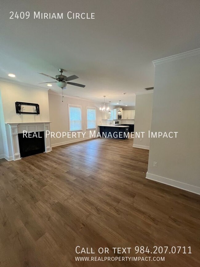 Building Photo - MOVE IN SPECIAL: 1/2 OFF 1 MONTH RENT. New...