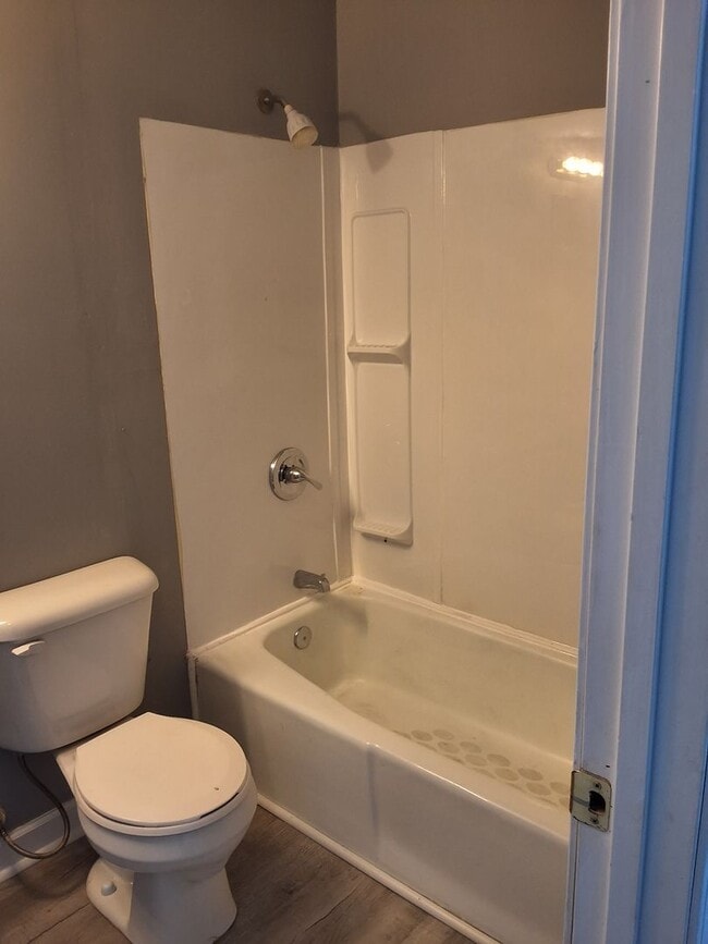 Building Photo - Beautiful 3 Bed, 1 Bath Convenient Locatio...