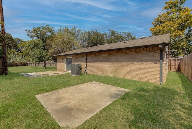 Building Photo - 5702 Golden Grove Ln