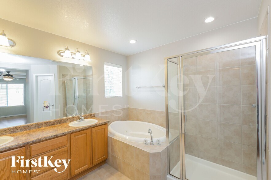 Building Photo - 10518 Ouray St