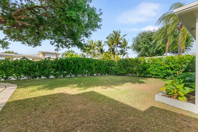 Building Photo - 240 Santa Lucia Dr