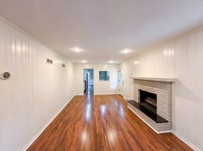 Building Photo - 4321 NW Briarcliff Ln