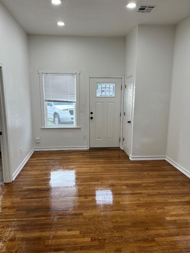 Building Photo - 1618 8th St