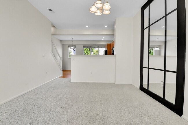Building Photo - $2,350.00 - 2 Beds, 2 Baths, Condo in Litt...