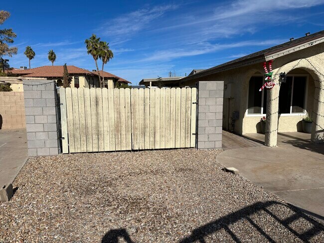 Building Photo - 654 W Gable Ave