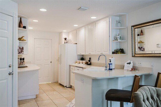 Building Photo - 1564 Napoli Dr W