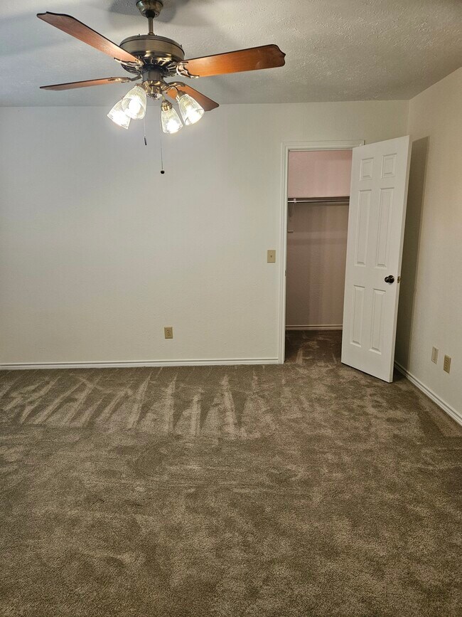 Building Photo - 3913 Davis Cir