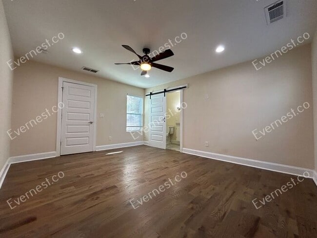 Building Photo - 998 Mayson Turner Rd NW